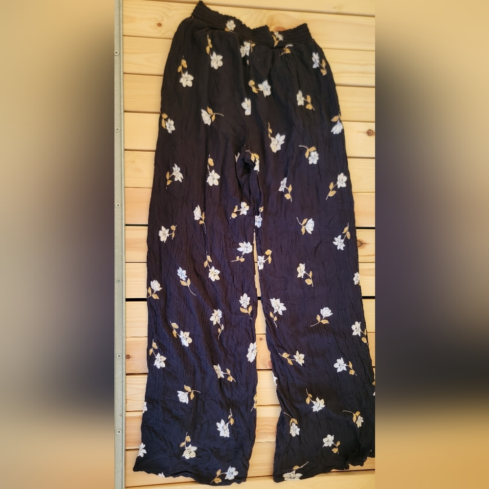 Women's Black Leg Wide Floral Pants S - Picture 6 of 12